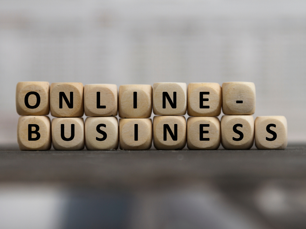 napis online business ułożony z kostek